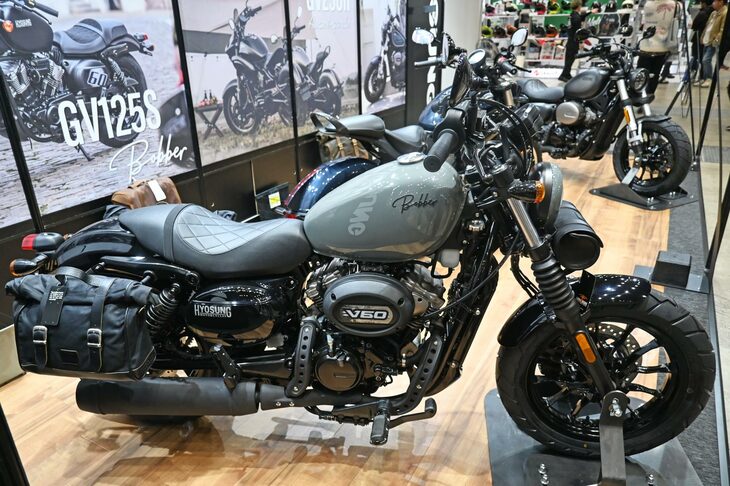 ヒョースンGV250Sボバー