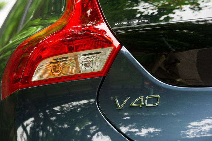 ボルボV40 D4インスクリプション