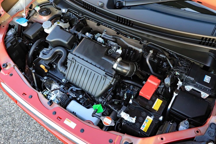 最新世代のR06D型3気筒エンジンにISGとリチウムイオンバッテリーを組み合わせたマイルドハイブリッドシステムを採用。最高27.7km/リッターの燃費（WLTCモード）を実現した。