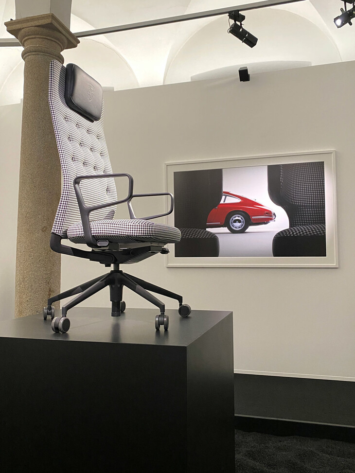 ポルシェ×ヴィトラのコラボレーションによる「IDトリムL」。911脚限定で、イタリア国内価格1911ユーロ（約31万円）。
