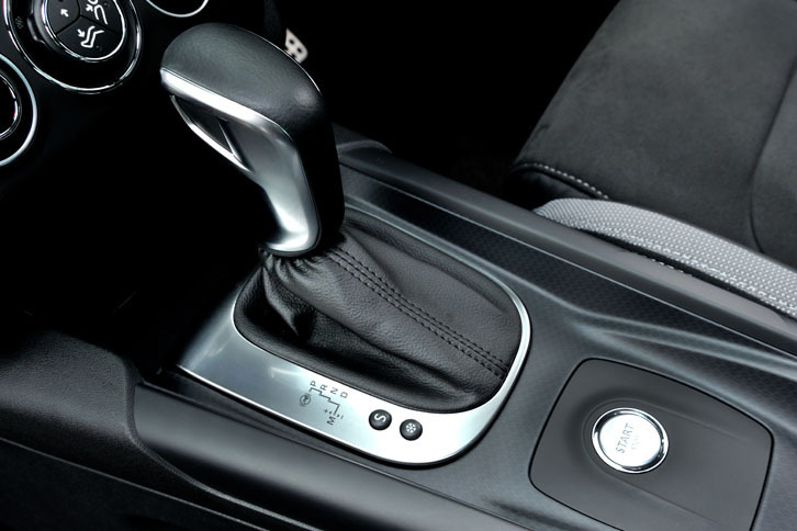 6段ATのEAT6はロックアップ領域が拡大され、ロスが減った。