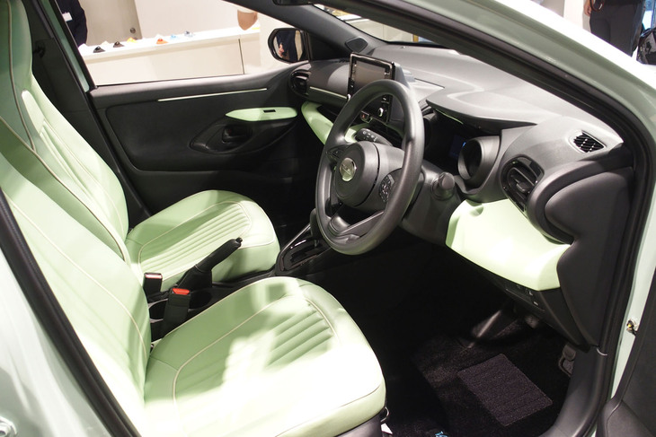 ミツオカ・ビュート ストーリー（インテリア）