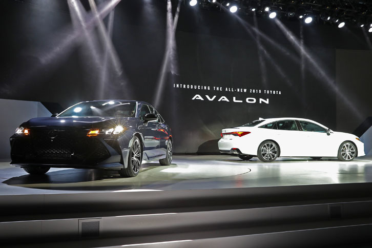 「トヨタ・アバロン」