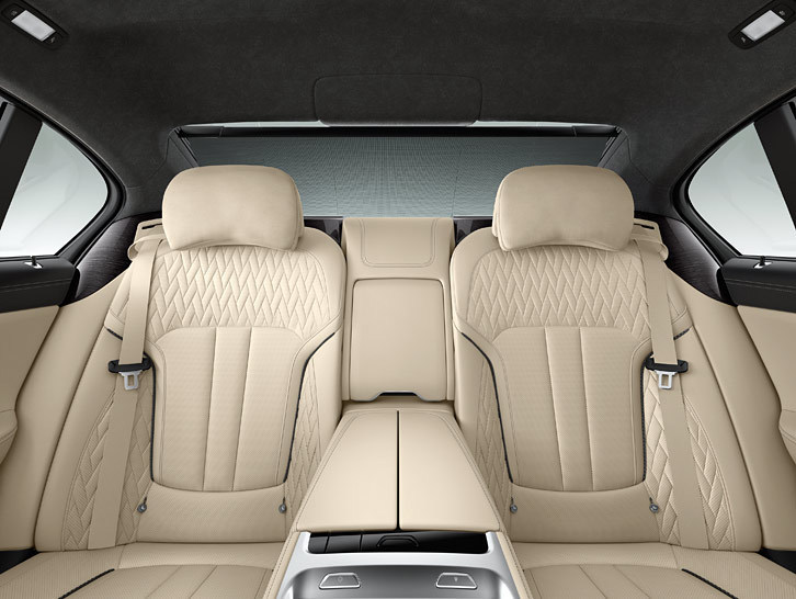 「BMW M760Li xDrive」（欧州仕様車）