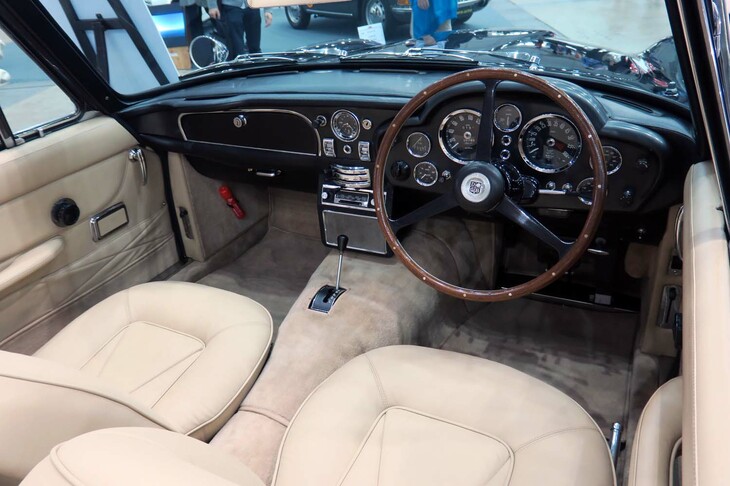 アストンマーティンDB6ヴォランテ（1967年）