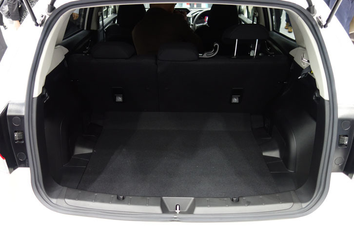 「インプレッサ スポーツ」の荷室容量は、VDA法で385リッターが確保される。