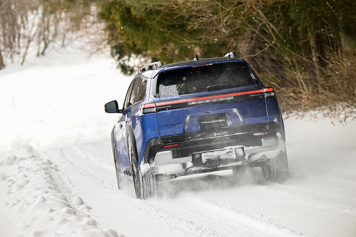 「ソルテラ」ではフロントのみに使っている最高出力227PS／最大トルク268N・mの2XM型モーターを前後に搭載。システム全体では380PSを発生する。