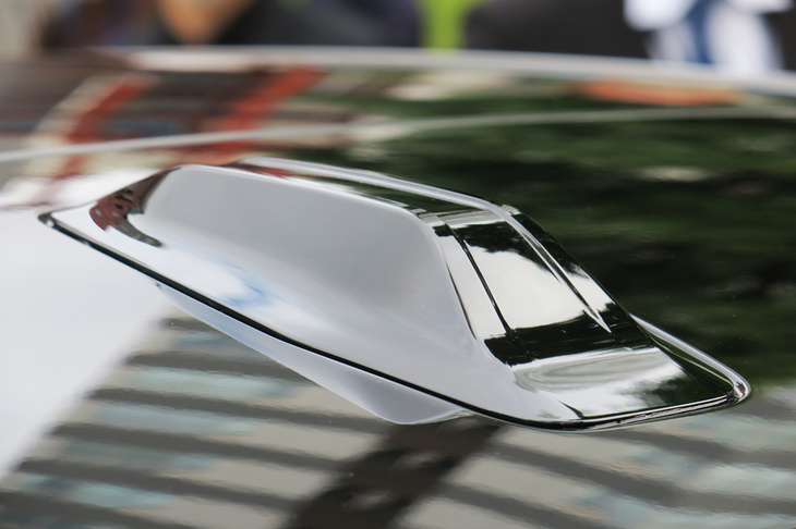 BMW i7 xDrive60eエクセレンス（アンテナ）