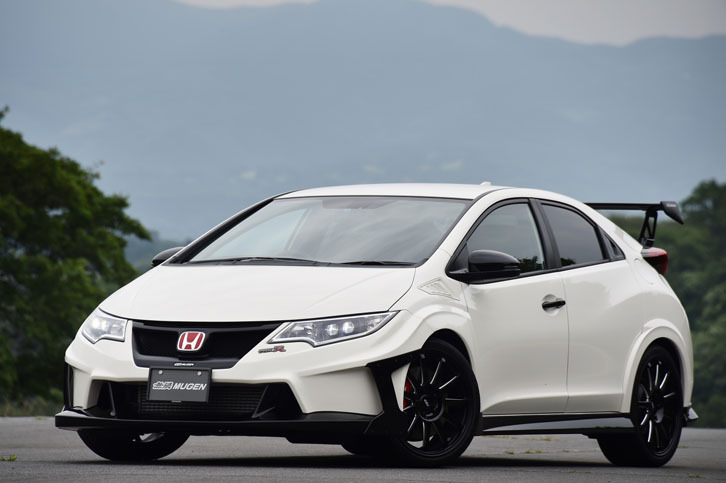 “ダイナミックパフォーマンス”をコンセプトに掲げる無限のパーツが装着された「ホンダ・シビック タイプR」。