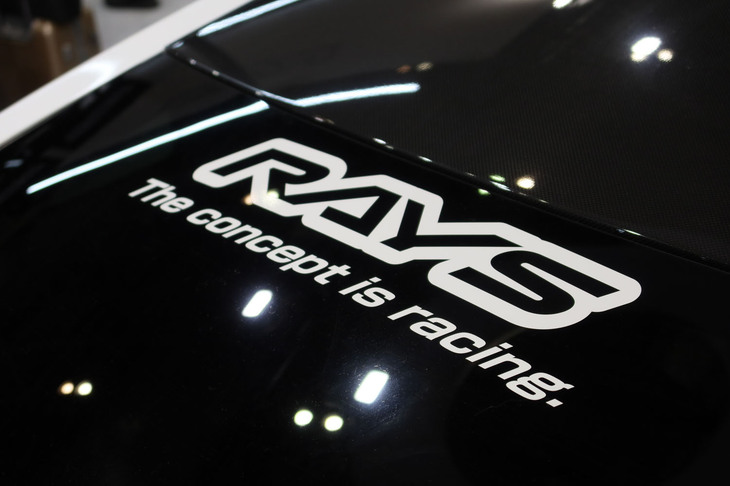 国内外の多くのクルマ好きに知られるレイズ。「The concept is racing.」というスローガンに見られるとおり、そのすべての製品にはモータースポーツで培った技術が生かされている。