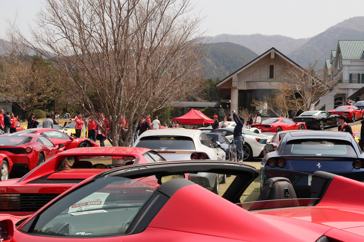 会場のどこを見てもフェラーリ、フェラーリ、フェラーリ！ フェラーリファンにとっては夢のような世界が広がる。