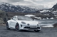 発売に先駆けてアルピーヌの高性能モデル「A110S」が日本上陸【東京モーターショー2019】