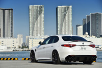 「クアドリフォリオ」の速さはニュルブルクリンクでも証明されている。2016年に北コースで4ドアセダン最速（当時）の7分32秒を樹立した。