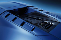 「テメラリオ」のパワーユニットは、V8エンジン単体で最高出力800PS、最大トルク730N・mを発生。3つのモーター（フロント2基＋リア1基）も合わせたシステム最高出力は920PSに達する。