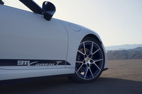 「カレラTデザインパッケージ」を選択すると、軽合金製ホイールが「ゲンチアンブルー」で彩られる。