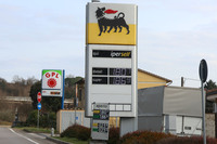 アジップ改めエニブランドの給油所。2023年2月23日にシエナ郊外で撮影。