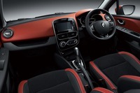 「インテンス」の室内。インテリアカラーで「ルージュ」を選択すると、シートカラーも「ルージュ」となる。