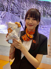 同社が配布していたのは『ハローキティ』のぬいぐるみ。分けてもらおうかと思ったが、イタリアまでの長旅がかわいそうなので、遠慮しておいた。