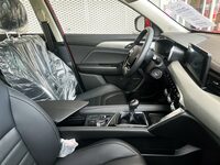 「EVO 5」の室内。エンジンと変速機には、1.5リッターガソリンターボエンジン＋5段MTのほか、同エンジンのLPG併用ユニット＋6段MTも用意されている。