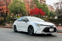 今回は高速道路を中心に200km弱の距離を試乗。燃費は満タン法で22.4km/リッター、車載の燃費計で23.1km/リッターを記録した。