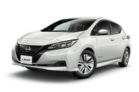 今、日本で購入できる乗用EVのなかでは、もっとも手ごろな価格の「日産リーフS」。バッテリー容量は40kWhで、一充電走行可能距離は322km（WLTCモード）。価格は332万6400円である。