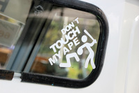 写真7：「俺の『アペ』に触るな」。いずれも2018年9月21～23日にイタリアで開催されたアペ70周年記念ミーティングにて。