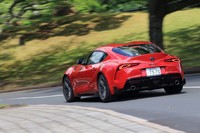 VSC（車両安定性制御システム）と連携して後輪左右間のロック率を連続的に制御し、旋回性能と安定性を高める「アクティブディファレンシャル」もセリングポイントのひとつ。「RZ」および「SZ-R」グレードに備わる。