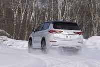 2.4リッターエンジンをベースとしたプラグインハイブリッドという点では先代モデルと同じだが、実際にはエンジン内部や駆動系の部品のほとんどが新規開発品だという。