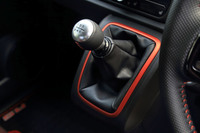 6段MTは単に設定しましたというだけではなく、シフトフィール、クラッチフィールにもこだわった一品。MTに興味がある若者はもちろん、オジサン世代の心にも刺さること間違いなしだ。