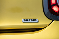 今回はスマートの高性能バージョン「BRABUS」に試乗。初代、そして2代目のスマートにも設定された“おなじみ”のモデルである。