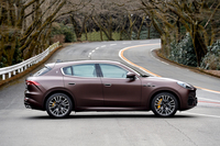 ボディーのスリーサイズは全長×全幅×全高＝4846×1948×1670mm。全長で比べると「レヴァンテ」よりも170mmほど短く、「レクサスRX」や「メルセデス・ベンツGLE」などと同じくらいだ。