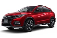 ボディーカラーは全4色。写真は「プレミアムクリスタルレッド・メタリック」のもの。