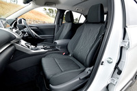 前席はSUVらしい高いアイポイントによる視界の良さが自慢。