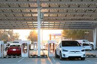 売上高も純利益も過去最高　コロナ禍でも半導体不足でもテスラが絶好調だったワケ