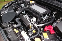 パワーユニットはターボ付きの1.8リッター水平対向4気筒のみ。1600rpmという低回転域から最大トルク300N・mを発生する。
