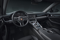 「パナメーラ10イヤーエディション」のインストゥルメントパネル。