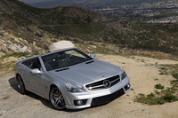【スペック】SL63AMG：全長×全幅×全高＝4605×1816×1298mm／ホイールベース＝2560mm／車重＝1970kg／駆動方式＝FR／6.2リッターV8SOHC32バルブ（525ps/6800rpm、64.26kgm/5200rpm）（欧州仕様車）