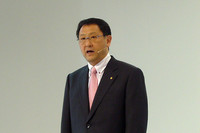 発表会場で挨拶をする、トヨタ自動車の豊田章男副社長。