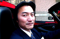 
	【写真上】「ロータス・エリーゼ111R」
	【写真下】エルシーアイ（株）南原竜樹代表取締役会長
	 