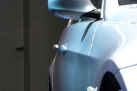 ドアハンドルを薄くすることで、全幅が1800mmに変更された。従来型オーナー向けには交換キットも販売されるが、車検証の書き換えは自分で行うことになる。