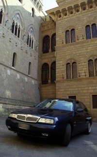 「ランチア・カッパ」（写真はセダン）