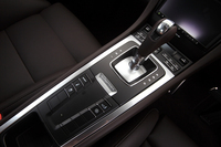 PDKは7段。燃料消費の低減を目的に、エンジンとトランスミッションを切り離す「コースティング」機能が備わる。