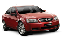 「ホールデン・コモドア」
	ホールデンはGMの子会社としてオーストラリアで自動車生産を行ってきた。「コモドア」は1978年にデビューしたセダン／ワゴンで、映画に登場するのは4代目の現行モデル。ホールデンのオーストラリアでの生産は、2017年末までに終了することが発表されている。