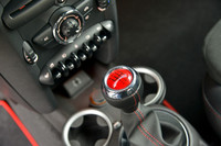 トランスミッションは6段MTのみ、ボディー形状はハッチバックのみという硬派な設定。