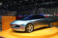 IEDの学生作品のひとつ。2006年ランチア・ハイゼア。