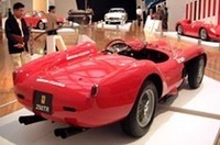 
	写真上と下：フェラーリ 250テスタロッサ
	 