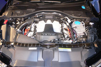 エンジンは、3リッターTFSI（スーパーチャージャー付き）と2.8リッターFSI（自然吸気）の2タイプ。