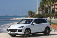 ポルシェ・カイエンターボ
    