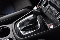 トランスミッションには従来の「RS Q3」と同じくデュアルクラッチ式ATの7段Sトロニックが採用されている。