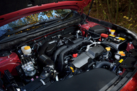 新しい「レガシィ」のエンジンは、175psを発生する2.5リッター水平対向4気筒に限られる。